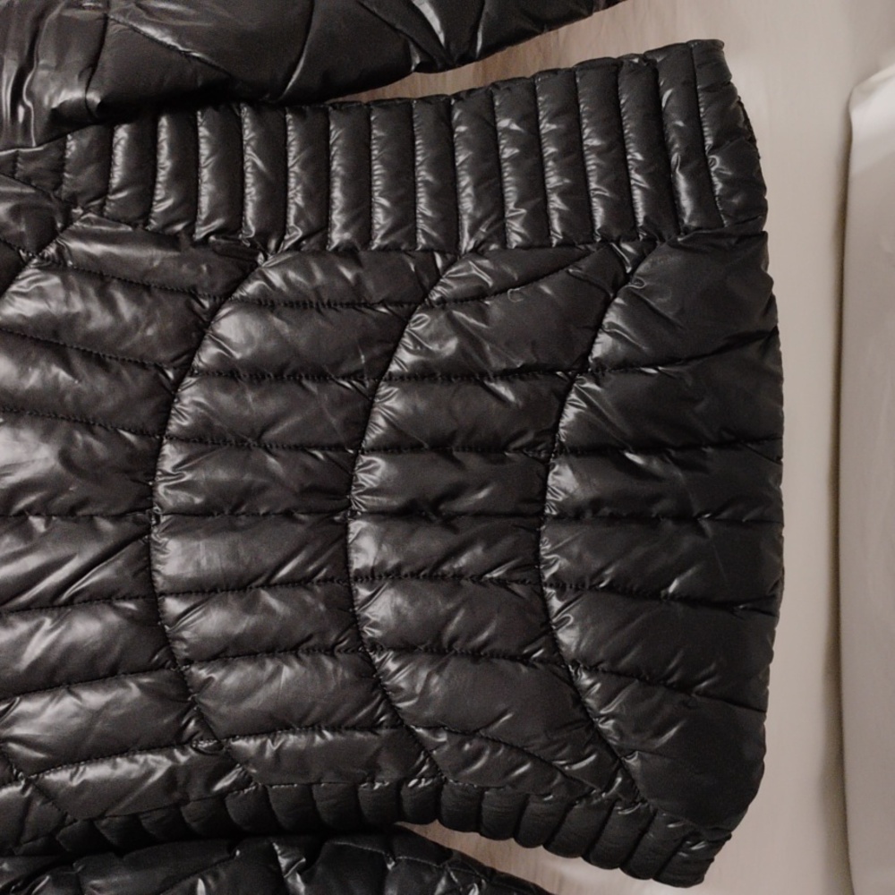 Guess Black Puffer Coat W Silver Detail Sz.M Gently Worn - Picture 9 of 15